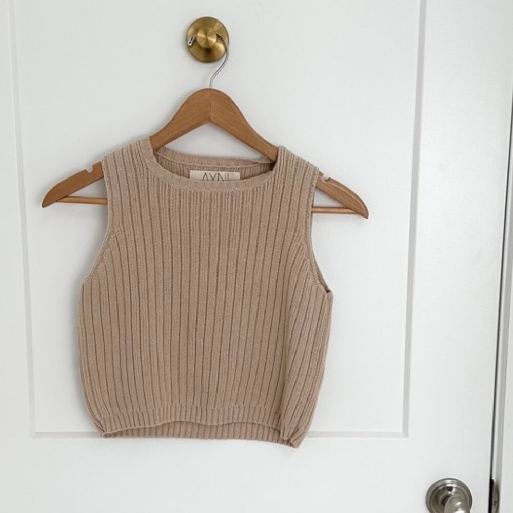 AYNI BEIGE SLEEVELESS SWEATER SET WITH BACK KICK PLEAT - Picture 2 of 8